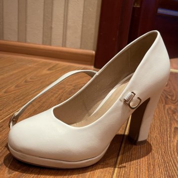 Туфли белые. Надевала один раз на свадьбу.
