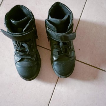 Продаю ботинки на мальчика