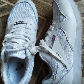 Кроссовки новые белые