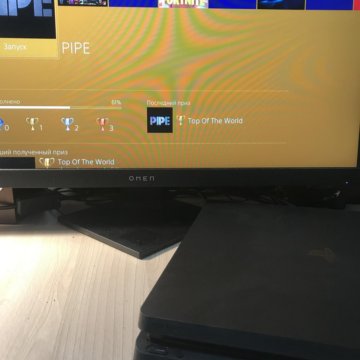 PlayStation4 slim 1TB . Геймпад имеется.