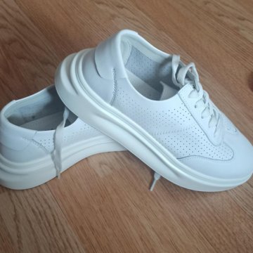 Кроссовки Caprice