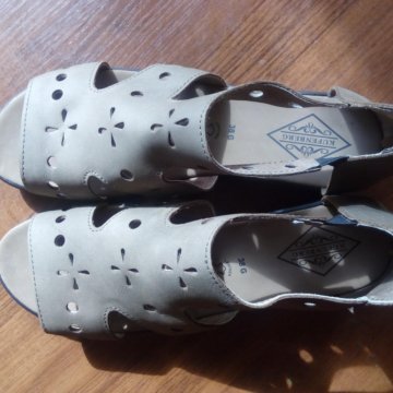 Босоножки кожаные, длина стельки 26 см