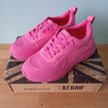 Женские кроссовки