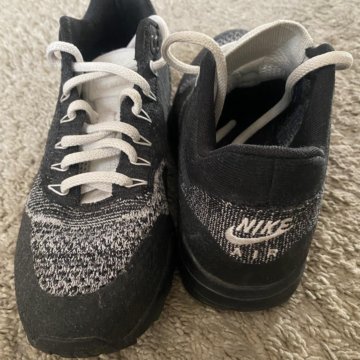 Кроссовки Nike