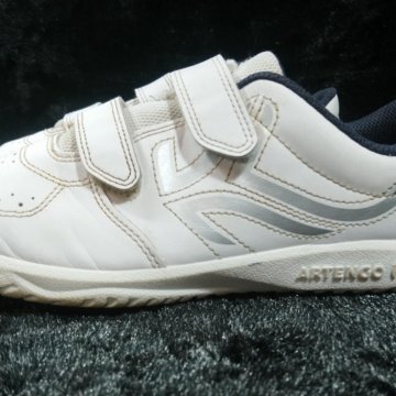 Кроссовки «Artengo».