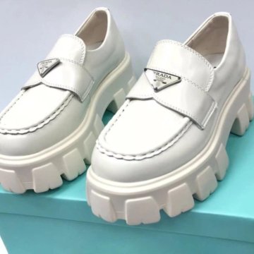 Лоферы женские Прада