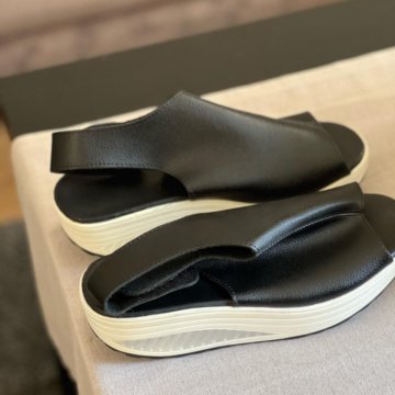 Босоножки кожаные 37