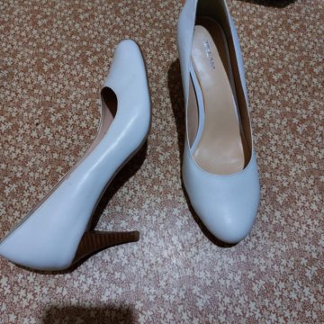 Белые женские кожаные туфли 40 размер