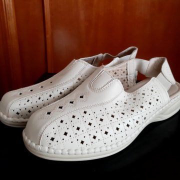 Босоножки новые