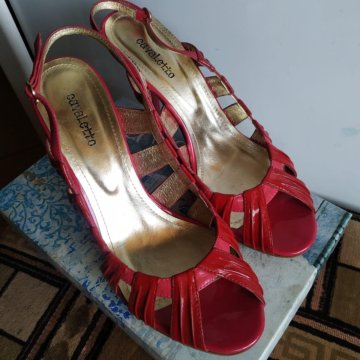 Кожаные босоножки, 39