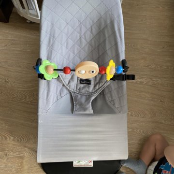 Аналог игрушки на шезлонг babybjorn