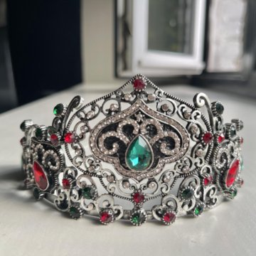 Тиара с камнями под старину