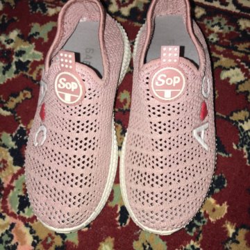 Слипоны для девочки,текстильные,почти новые.