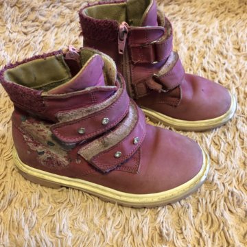 Продам осенние ботинки 26