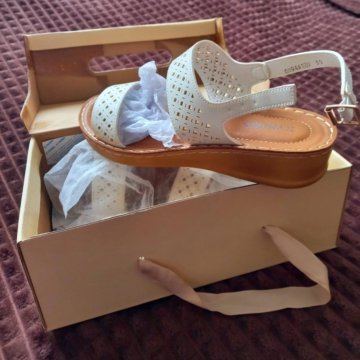 Босоножки белые и черные 39р.