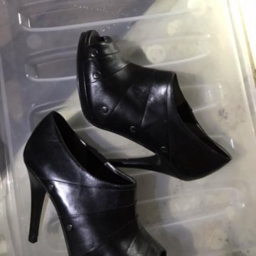 Новые кожаные туфли, ботильоны