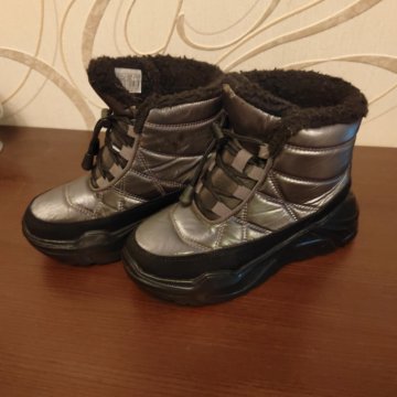 Высокие ботинки для девочки