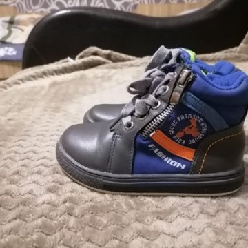 Демисезонные ботинки р. 27,+джинсы.