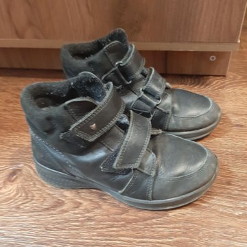 Ботинки кожанные на липучке,шерстяная стелька.