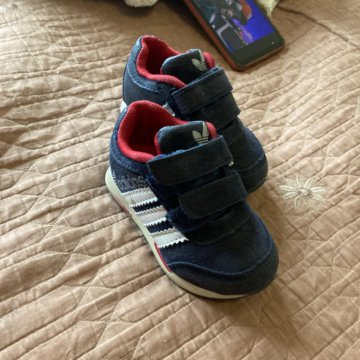 Кроссовки adidas