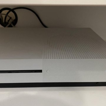 Xbox One S 1Tb + игры (24)
