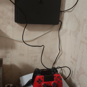 Продам PS4 1 тб + 3 геймпад+ зарядная станция.