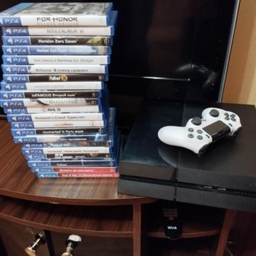 Приставка Sony PlayStation 4