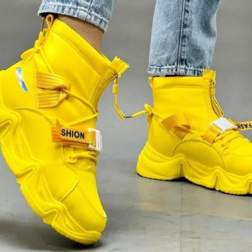 Женские кроссовки зима