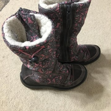 Сапоги фирмы kapika размер 34 для девочки