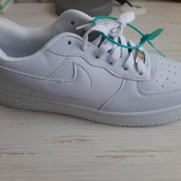 Кроссовки новые