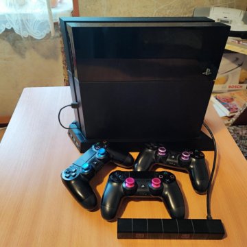 PS4 + 3 геймпада + камера + станция