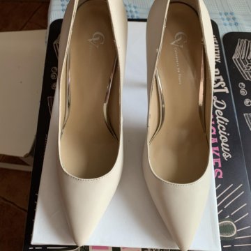 Туфли - лодочки, молочного цвета, новые, 40 р-р