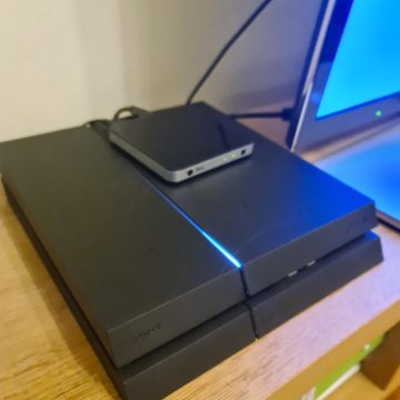 Продам PS4 на 1TB