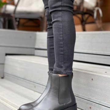 Ботинки Valentino????