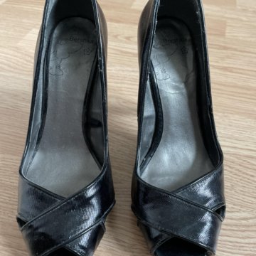 Женские туфли чёрные 38 размер