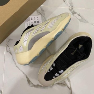 Новые кроссовки Adidas Yeezy Boost 700 (36-40)