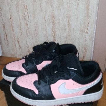 женские кроссовки nike