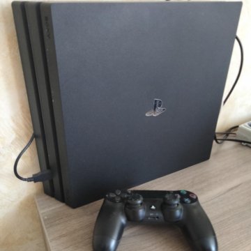 Продаю Sony PS4 PRO 1TB CUH-7216B