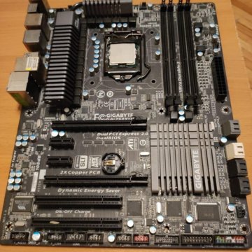 Материнская плата+процессор+память+звуковая плата.