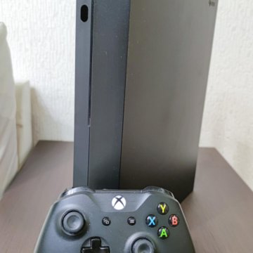 Игровая приставка XBOX One X 1Tb чёрная (Black)