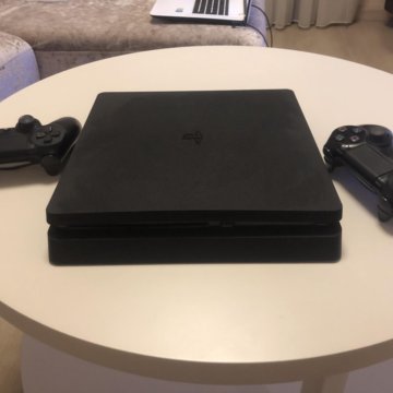 PS4 slim 1tb