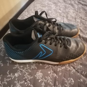 Бутсы футбольные