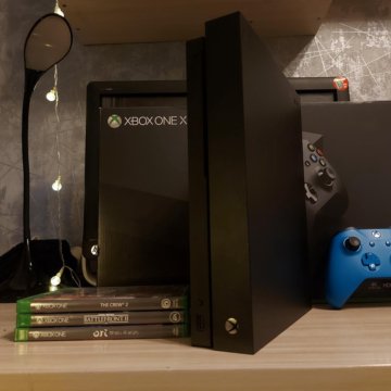 Xbox one X + новый геймпад и 3 игры