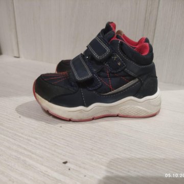 Кроссовки детские