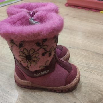 Валенки б/у для девочки Котофей 23 размер