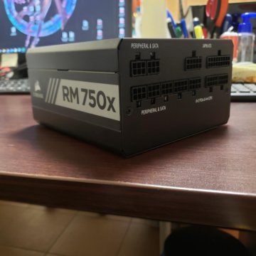Блок питания Corsair RM750X 750Вт Gold почти новый