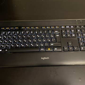 Беспроводная клавиатура Logitech с подсветкой