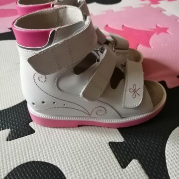 Ортопедические сандали для девочки