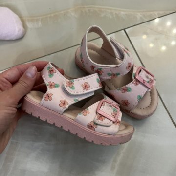 Босоножки для девочки новые