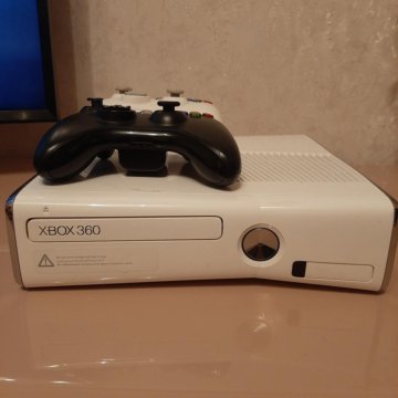 Игровая приставка Xbox 360